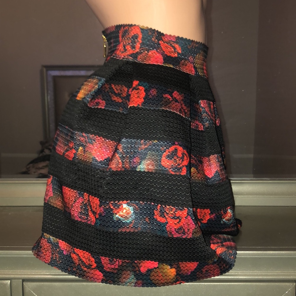 GUESS SKIRT - Picture 4 of 6
